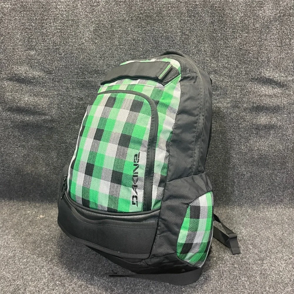 Dakine 8120-070-10 Fairway Plaid Varial Pack Skate Backpack w/ Skateboard Straps